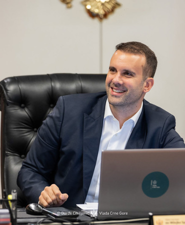 milojko spajic karadağ başbakanı