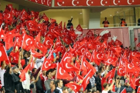 karadağ türkiye maçı taraftar