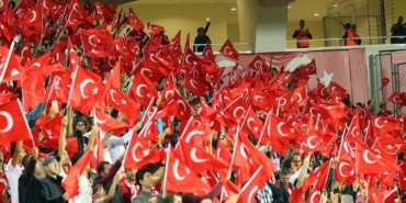 karadağ türkiye maçı taraftar
