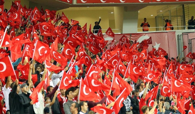 karadağ türkiye maçı taraftar