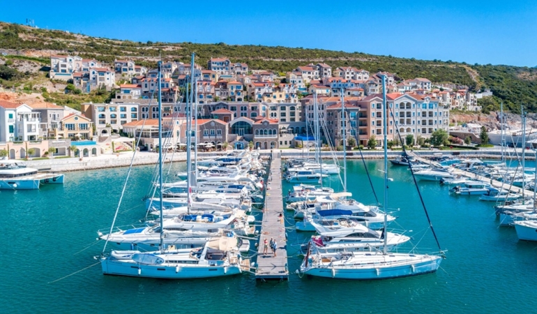 lustica bay - yat limanı