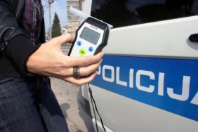 polis alkollü türkü tutukladı