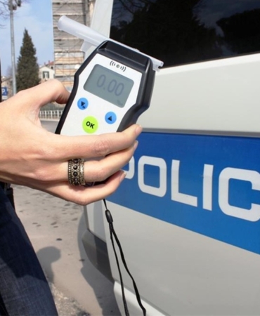 polis alkollü türkü tutukladı